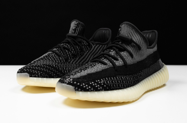 Adidas yeezy diseñador negro hotsell